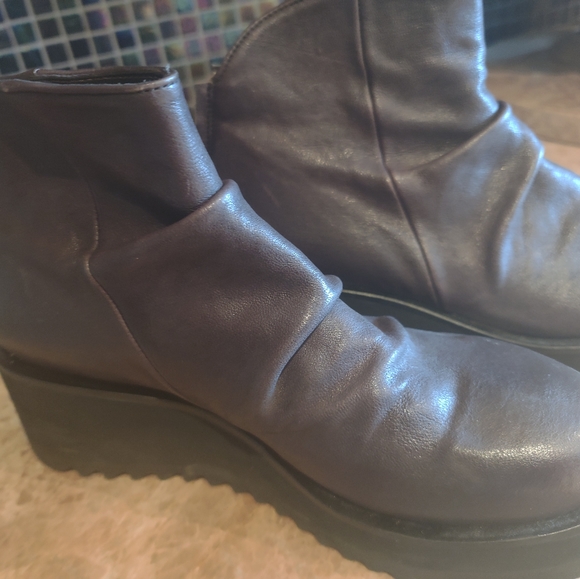 OPEN CLOSED (Women's US 10 / EU 41) - Picture 5 of 9